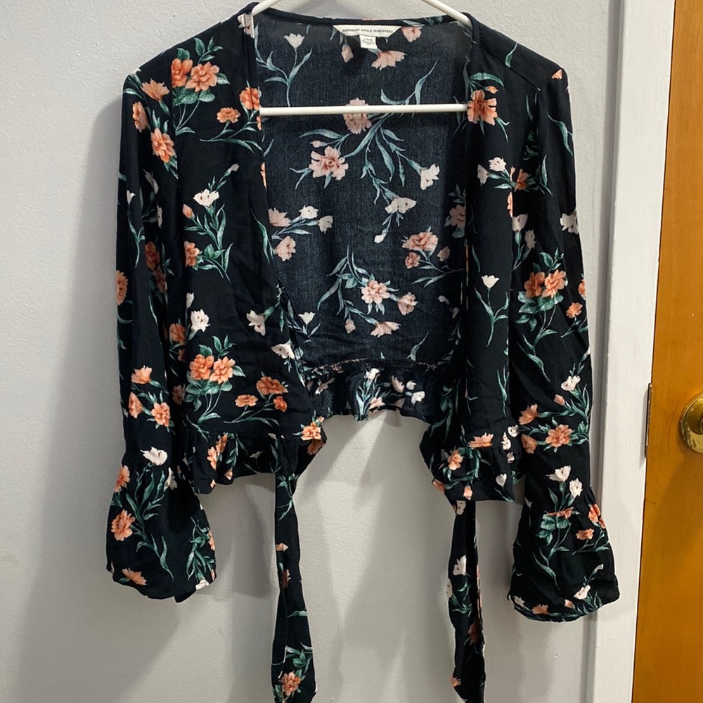 American Eagle Floral cardigan